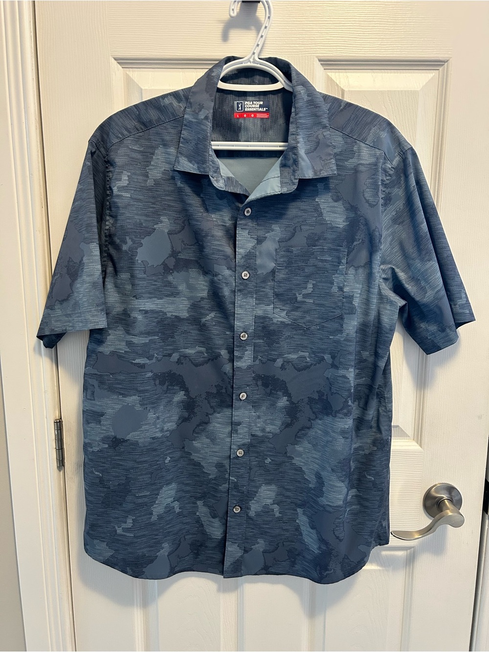 PGA Tour Men's Blue Camouflage Short Sleeve Button-Down Shirt